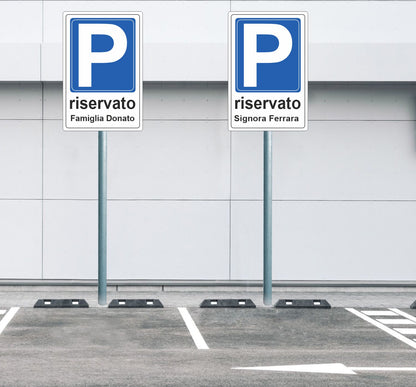 Pubblimania CARTELLO PARCHEGGIO RISERVATO CON PERSONALIZZAZIONE, per installazione a paletto. Completo di Staffe e Bulloni