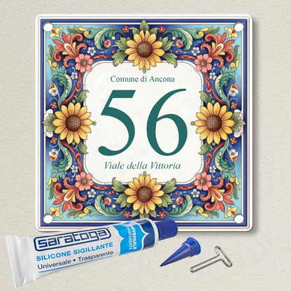 Pubblimania Hausnummer mit Blumen im altmodischen Stil, personalisiert aus verstärktem Aluminium