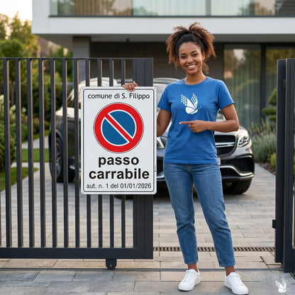 passo carrabile alluminio al cancello una ragazza lo indica pubblimania